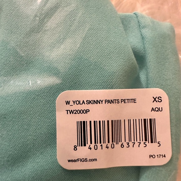 Figs, Fresh Aqua, Yola, petite extra small, fresh aqua. - Picture 2 of 3